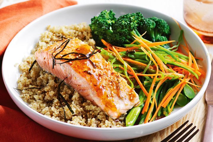 quinoa-salad-with-salmon